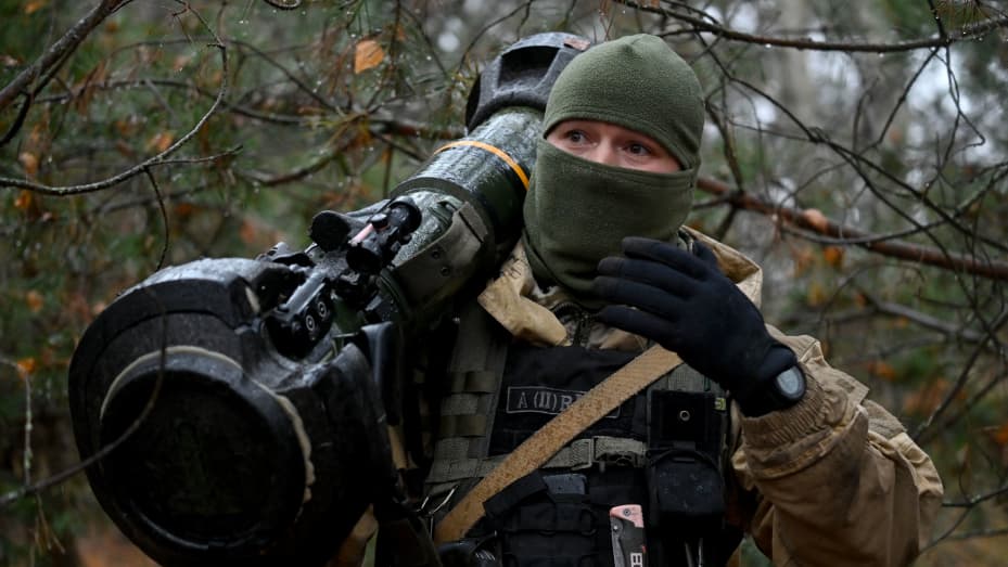 Sau xung đột Ukraine - Nga: Các nhà sản xuất vũ khí NATO kiếm bộn tiền