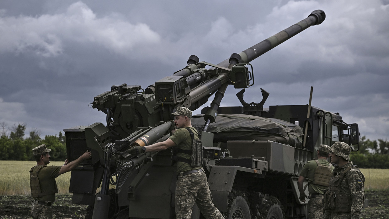 Pháp gửi lựu pháo mà Đan Mạch từ chối cho Ukraine