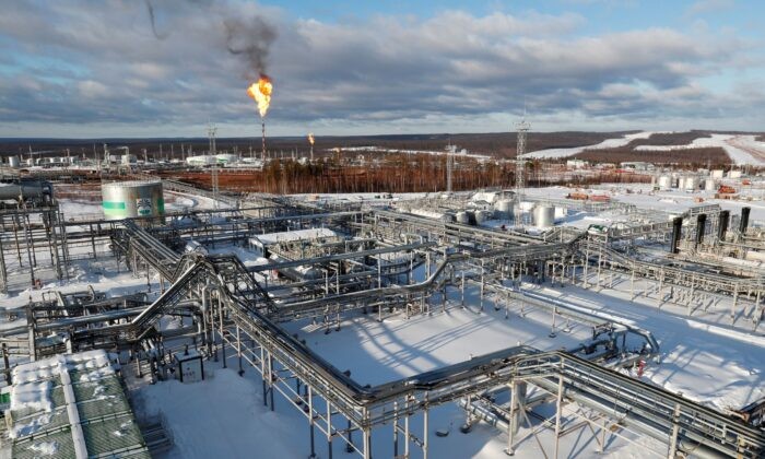Bất chấp cấm vận từ EU, Nga có cách đưa dầu thô ra thị trường