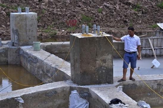 Vụ trụ điện “bê tông trộn đất”: Sẽ không chỉ là cảnh cáo, cách chức!