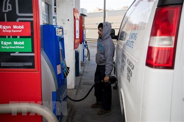 Giá xăng tại Mỹ thiết lập kỷ lục mới sau lệnh cấm nhập dầu của Nga