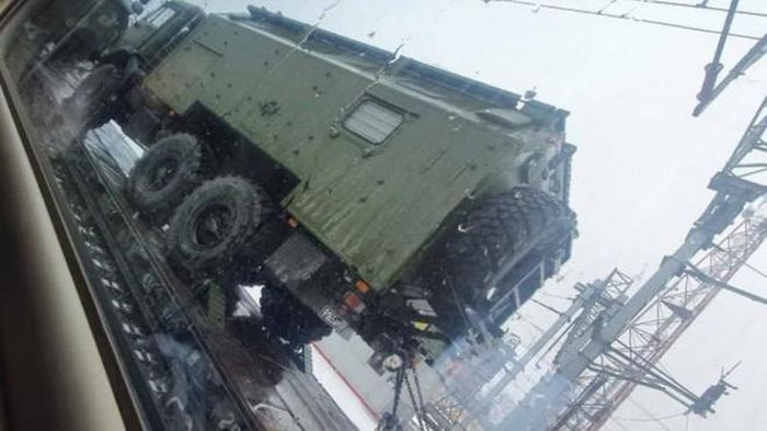 Nga chuyển lượng lớn xe bọc thép mới nhất đến biên giới DPR và LPR