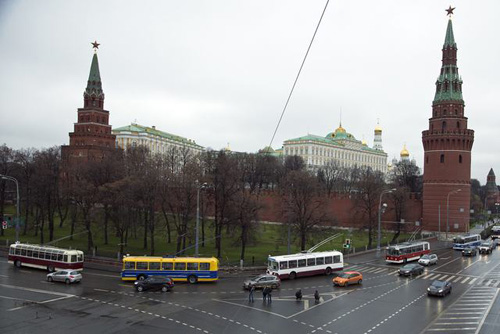 Xe điện cổ Nga diễu hành trên phố