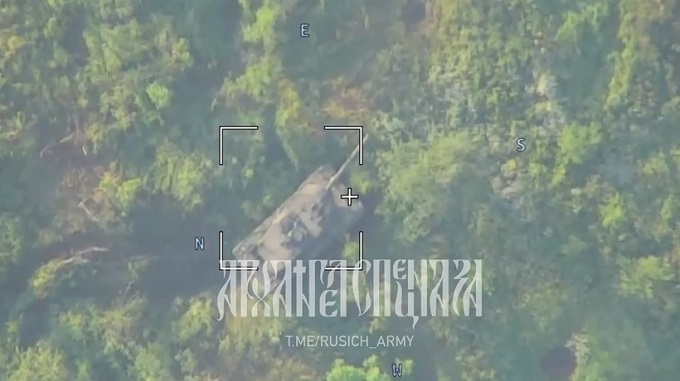 Video xe tăng Leopard bị Lancet hỏa thiêu khi đang khai hỏa