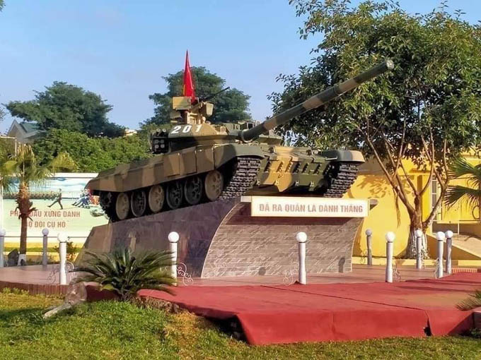 ẢNH: Báo Nga trầm trồ trước xe tăng T-90 bằng bê tông của Việt Nam khi hoàn thiện