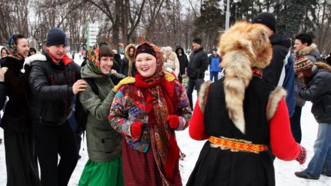 Bắt đầu kỳ lễ Maslenitsa ở Nga
