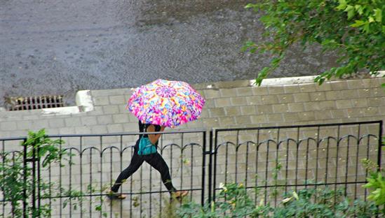 Moskva: Mưa lớn, giông, gió, sấm sét đổ xuống thành phố