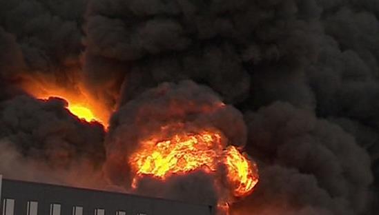 St. Petersburg: Hỏa hoạn nghiêm trọng ở một khu nhà kho