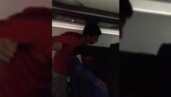 Một chuyến bay của Aeroflot bị chậm gần 2 tiếng vì hành khách say rượu gây náo loạn