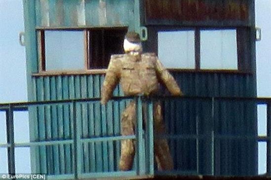 Người rơm canh gác ở biên giới Trung - Nga